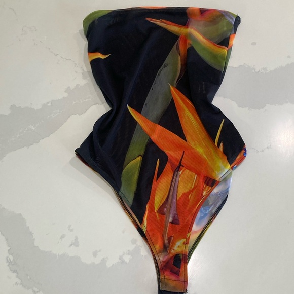 New strapless bodysuit - Picture 2 of 8